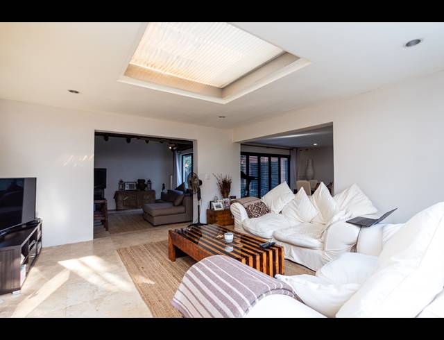 4 BEDROOM HOUSE FOR SALE IN WEST BEACH